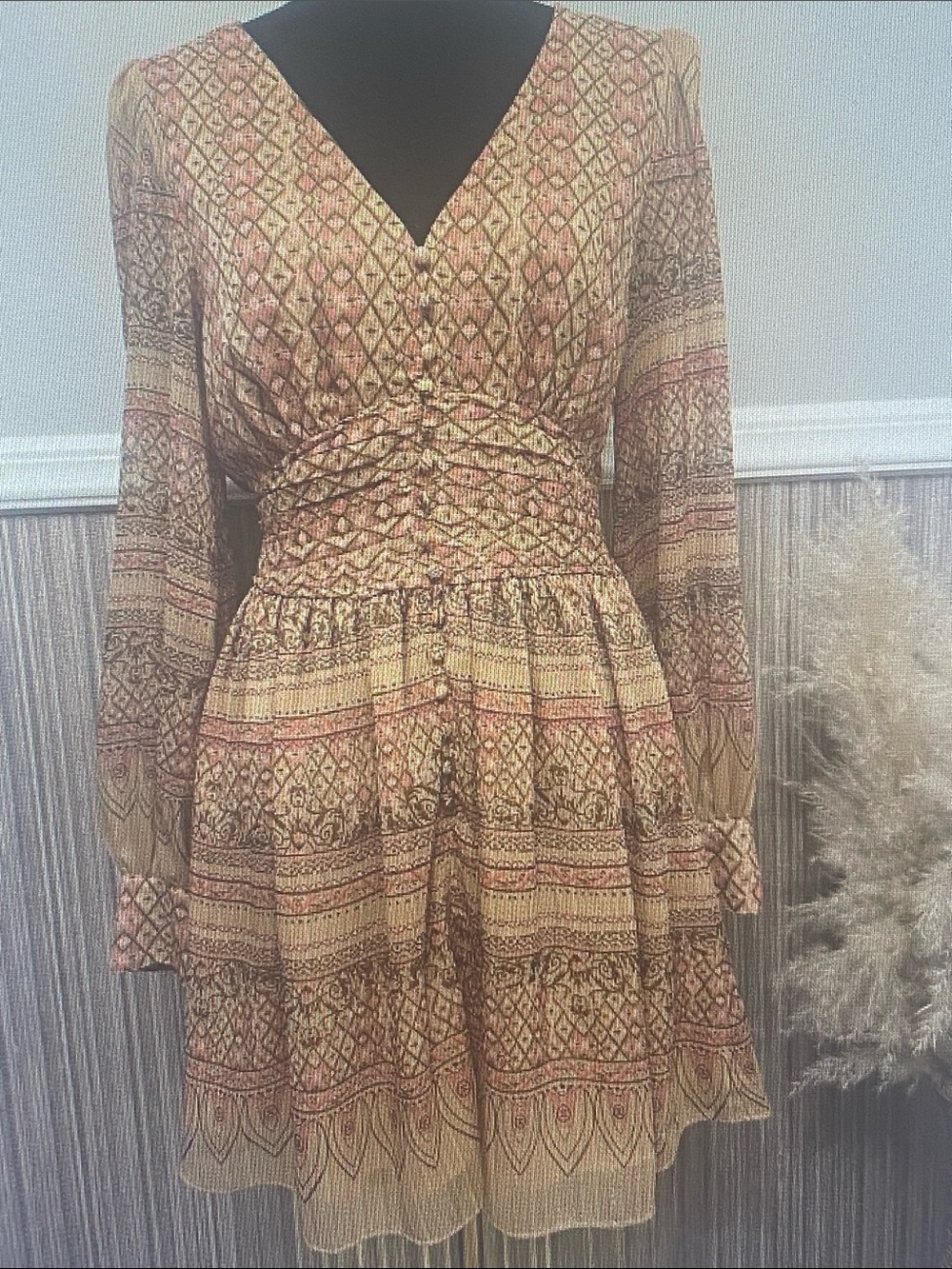 House of Harlow 1960 Beige and Pink Printed V-Neck Long Sleeve Tiered Dress